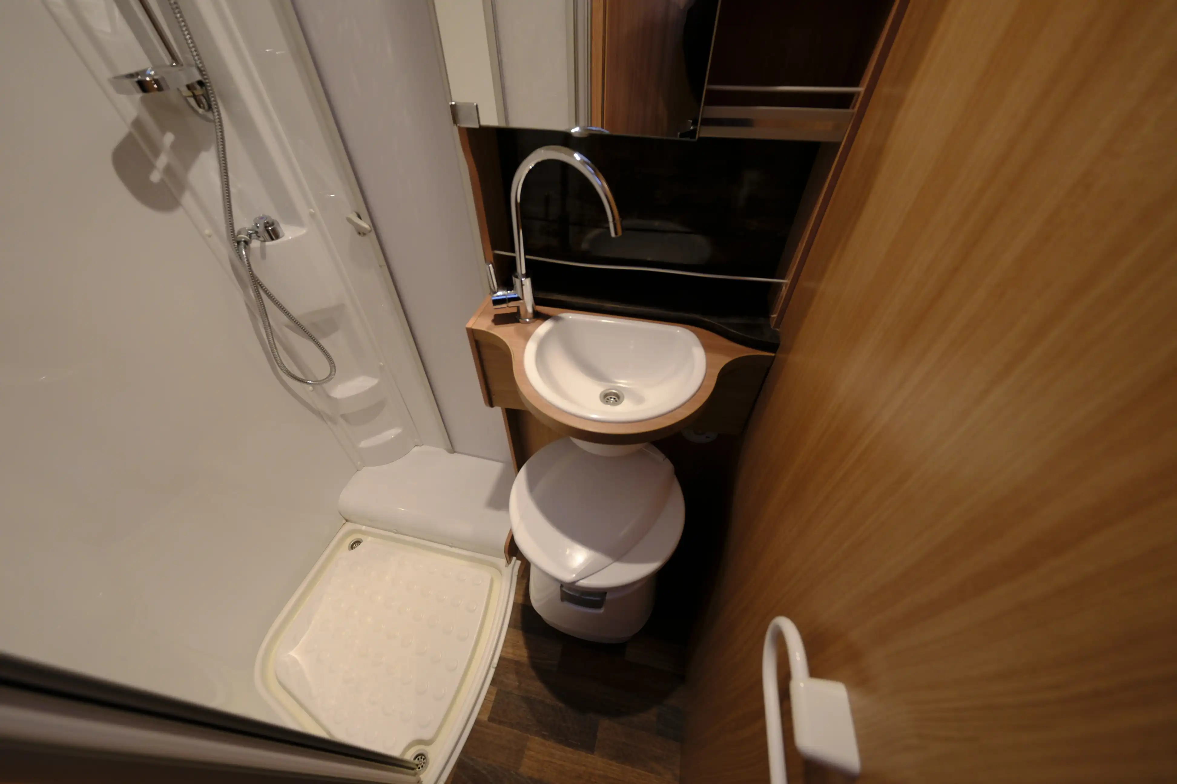 KNAUS Sky Traveller 650 DKG